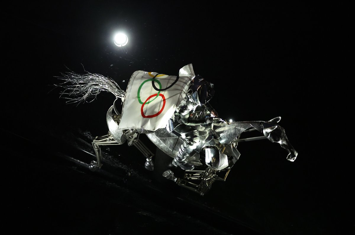 jeuxolympiques's tweet photo. L'esprit olympique est à l'honneur 💖🐎

#Paris2024 #CeremoniedOuverture https://t.co/AgyIcsUu2F