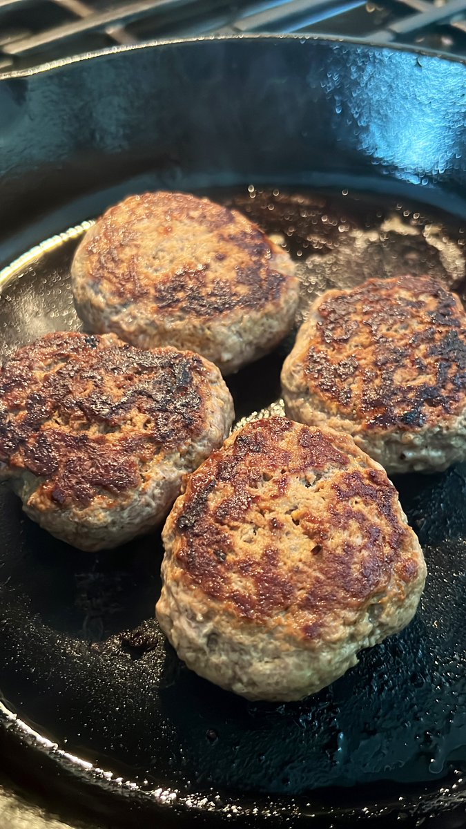 c_barn8's tweet image. Snackerz

#Burger #Slider #Appetizer