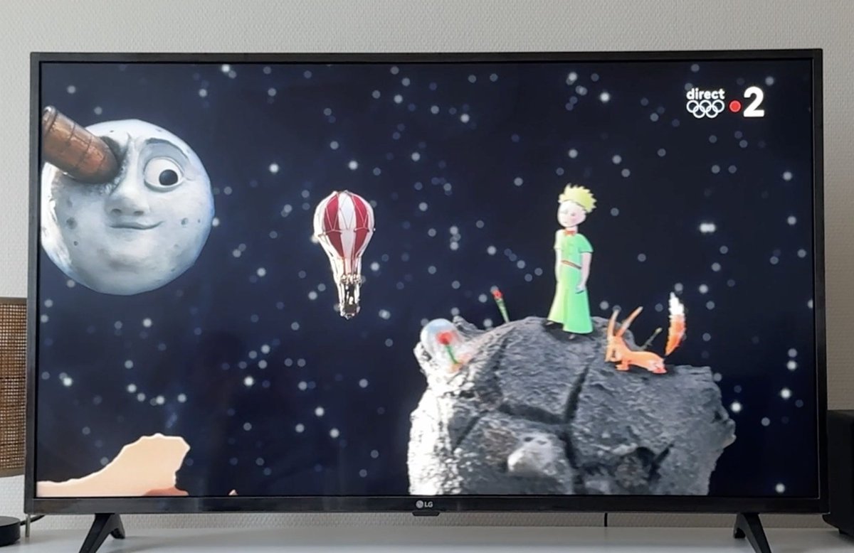 CURIOSIDADE! 🚨 Você viu que "O Pequeno Príncipe" apareceu na abertura das Olimpíadas de Paris 2024?

O Pequeno Príncipe, personagem de Antoine de Saint-Exupery, também foi convidado para a cerimônia de abertura dos Jogos Olímpicos.

No final do desfile, entre a passagem dos