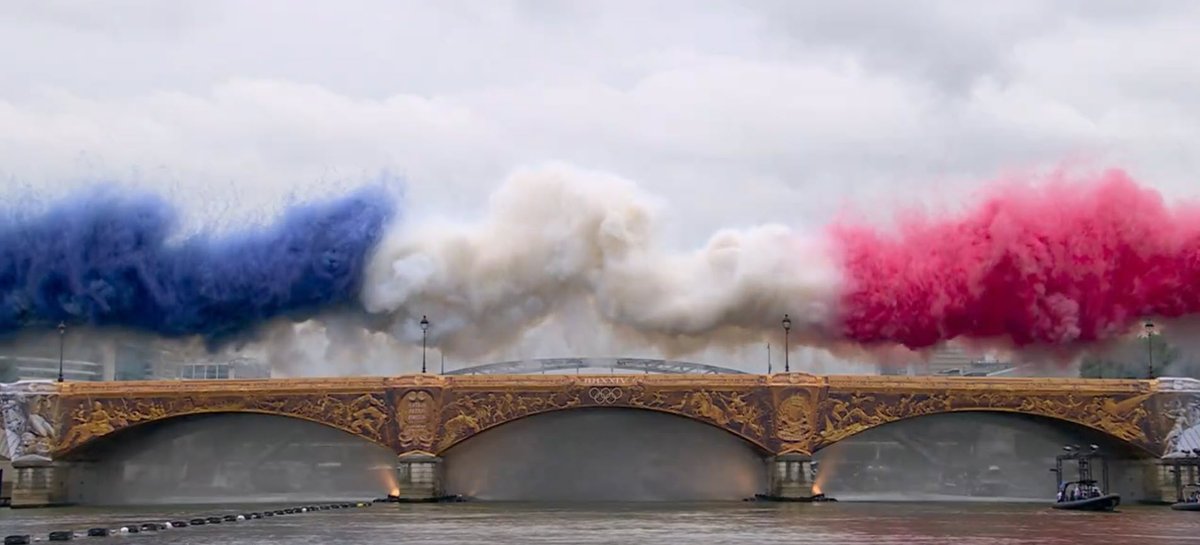 martinezchino's tweet photo. Uno de los tantos momentos sublimes de la apertura de #Paris2024 https://t.co/6dOZozG9Hx