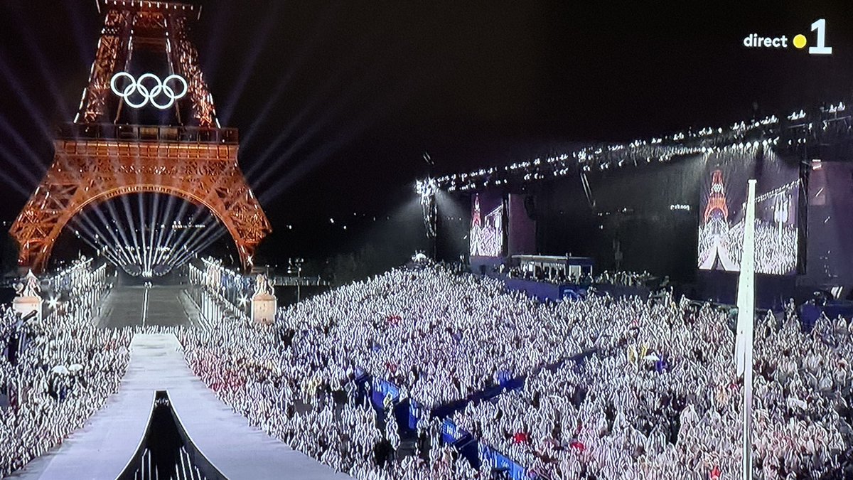 IamPascal's tweet image. Comme dans un film , Paris surrealiste ! 
#OlympicGames