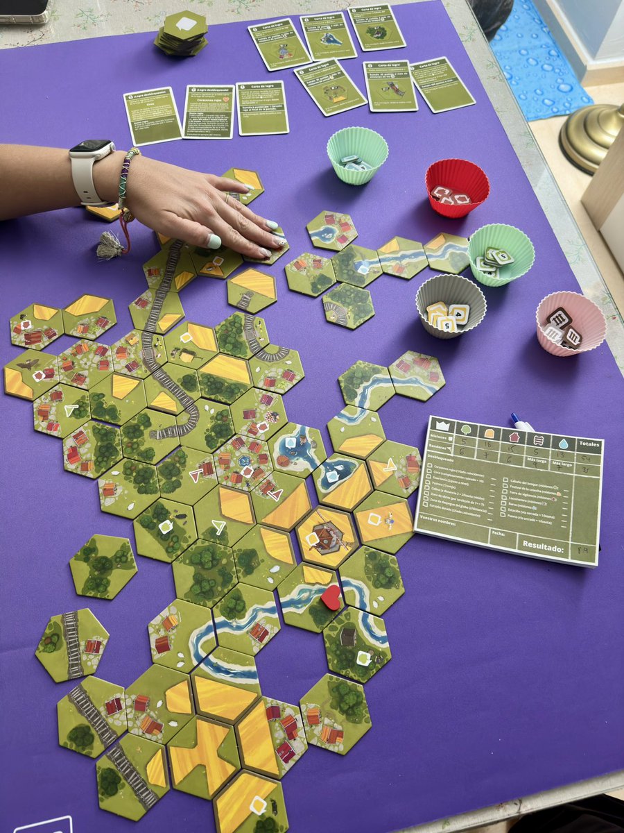 SectarioLudico's tweet photo. Hoy hemos pasado la tarde en pareja jugando a varios juegos. Empezamos #SetAWatch ganando en extremis. Luego un buen #ThreeSister y terminamos siguiendo la campaña de #Dorfromantik
Toda una tarde enterita muy bien empleada. Mañana más 😎 https://t.co/siz3M6lom7