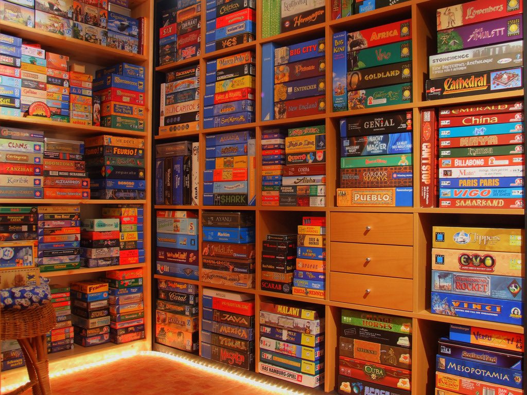 _Tasneem's tweet photo. 🙋🏻‍♀️أهلا أهلا 

قررت أكتب ثريد عن الـ #Board_games 😁
اللي جربتها وعجبتني .. 
أغلبها ألعاب عائلية وحلوة في الجمعات .. أو حتى لـ Game night https://t.co/VTw3iFoGJJ