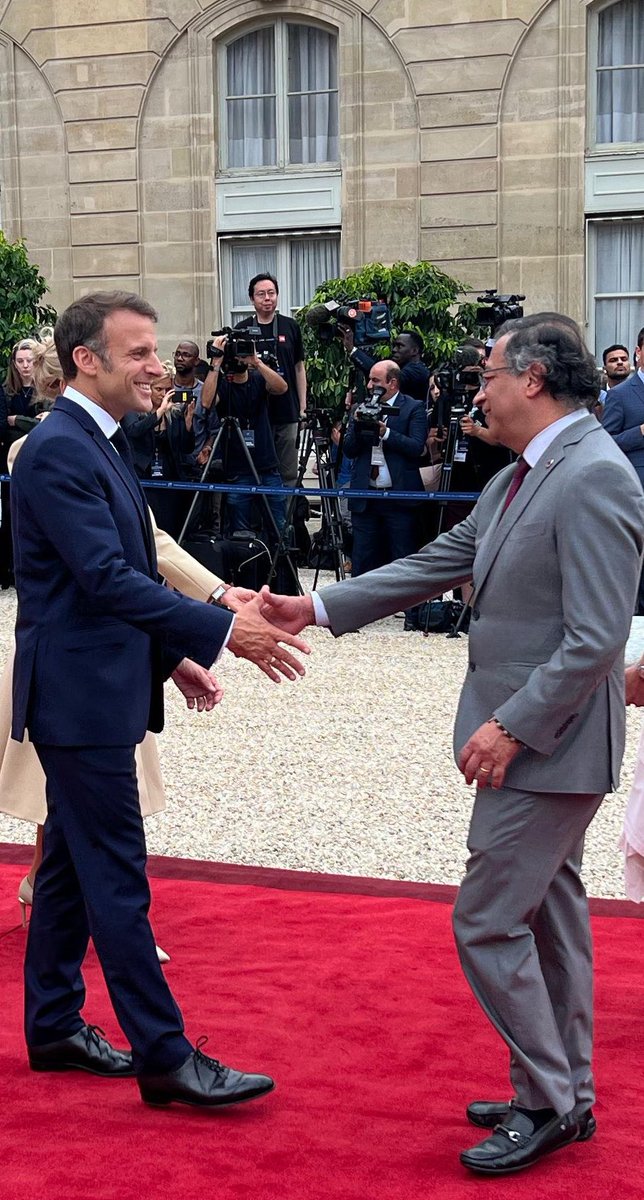 Gustavo Petro tweet media