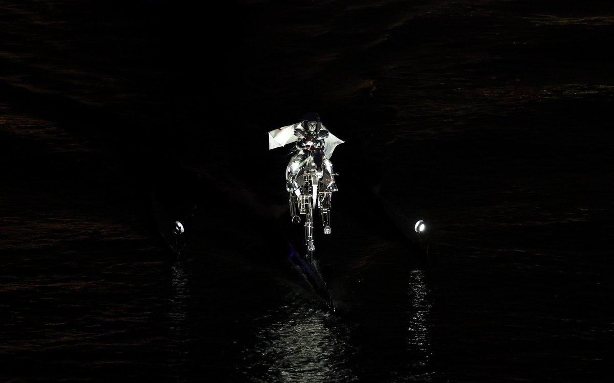 talijamilosevic's tweet photo. Otvaranje Olimpijskih igara na Seni je najelegantnije koje sam ikada gledala. I skroz bez sletova i parada! 
Umetnost, moda, opera, individualizam, pop-kultura, tolerancija, feminizam, inkluzija. Vrhunski ples! 
Baš kako priliči “La Grande Nation” 🇫🇷
Evropa je moj svet 🇪🇺 https://t.co/OO5131dY1z