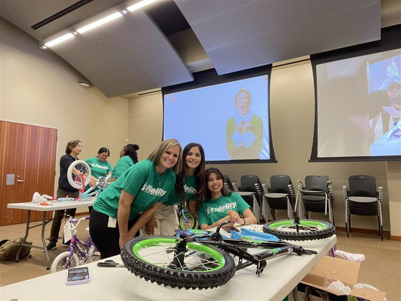 FidelityNews's tweet photo. FIDELITY CARES: Texas associates teamed up with Speedway and @PointsofLight to build bikes for underserved kids and families. #FidelityAssociate https://t.co/aPHvgcubAn