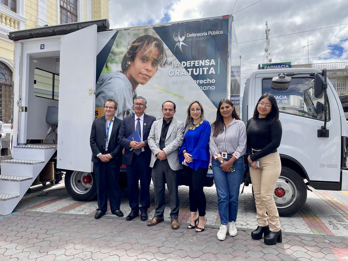 DefPublicaEC's tweet photo. #Hoy | La #DefensoríaPública, con el apoyo de @OIMEcuador y el @gad_de_mejia, inauguró el proyecto Ruta de los Derechos. 🚐

El Defensor Público General del Estado, Ricardo Morales Vela (@rwmvcnj), junto con José Iván Dávalos (@jidavaloss), representante de la OIM en Ecuador, y el alcalde de Mejía, Wilson Rodríguez, dio inicio a este proyecto, que llegará a los sectores olvidados del país para que la ciudadanía acceda a los servicios de defensa legal gratuita. 💪⚖️

#RutaDeLosDerechos #DefensaLegalGratuita #JusticiaParaTodos
