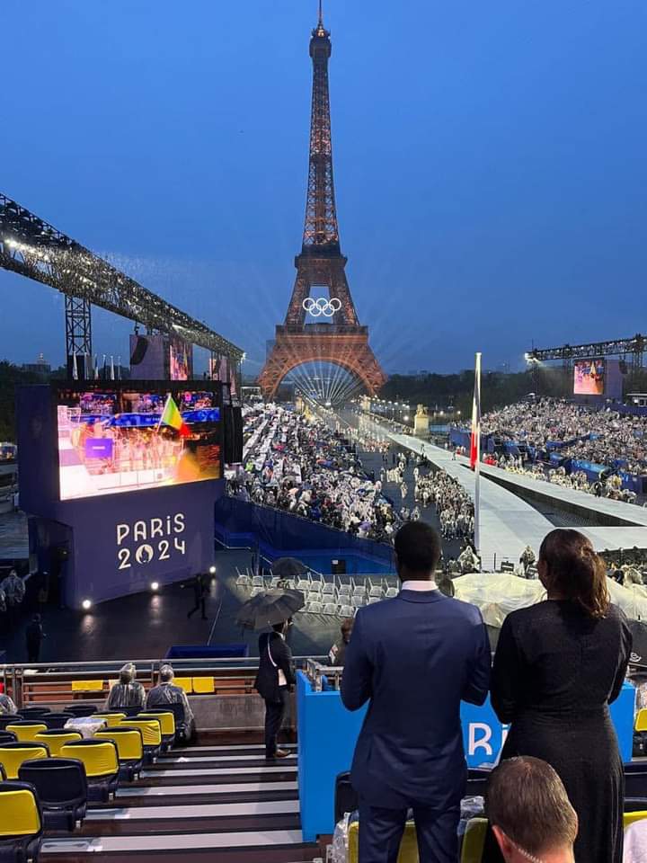 Le passage de la Team Sénégal 🇸🇳 lors de la cérémonie d’ouverture des Jeux Olympiques de #Paris2024