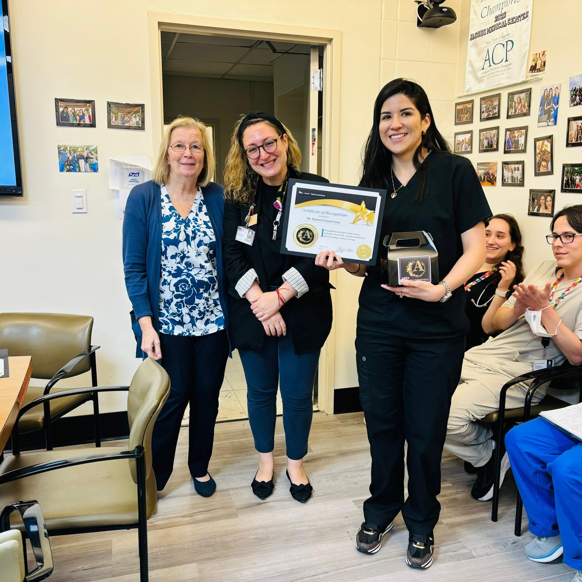 jmcchiefs's tweet photo. Congratulations to our Resident of the Month award winner for block 1, Shreyas Yakkali @YakkaliShreyas, as well as the other two nominees, Ana Yasmin Caceres Lessa @caceres_lessa and Nachum Lebovics! 🎖️🎉 https://t.co/RaR8r4L2me