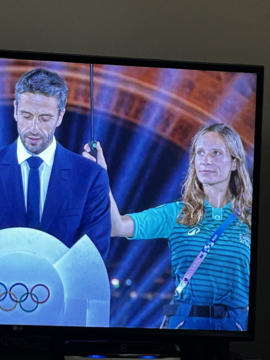 Literally give this woman a gold medal 🥇 ☔️ 💪