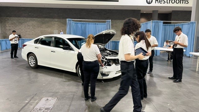CCCIntelligent's tweet photo. Leading the way at the National Leadership &amp; Skills Conference in Atlanta, Georgia with @SkillsUSA! 🎉 

#CCCIS is honored to support the Collision Damage Appraisal and Total Loss competition, and the future of #collisionrepair!

#NLSC24 #SkillsUSA https://t.co/Ppo2yjLYcp