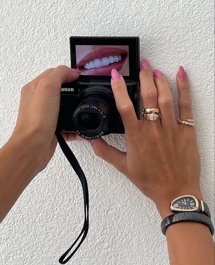 Diorgirlx's tweet image. i’m just a girl