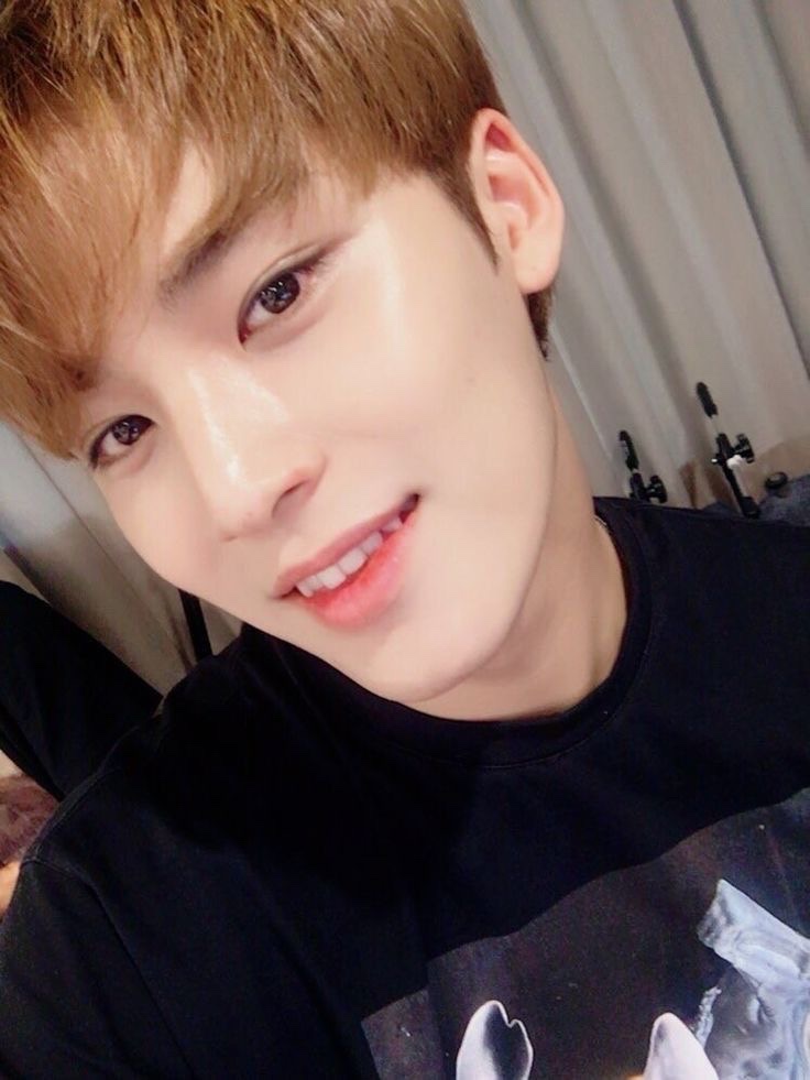mingyuhourly's tweet photo. #MINGYU #민규 #세븐틴 #SEVENTEEN @pledis_17 https://t.co/te3GbdqEgh