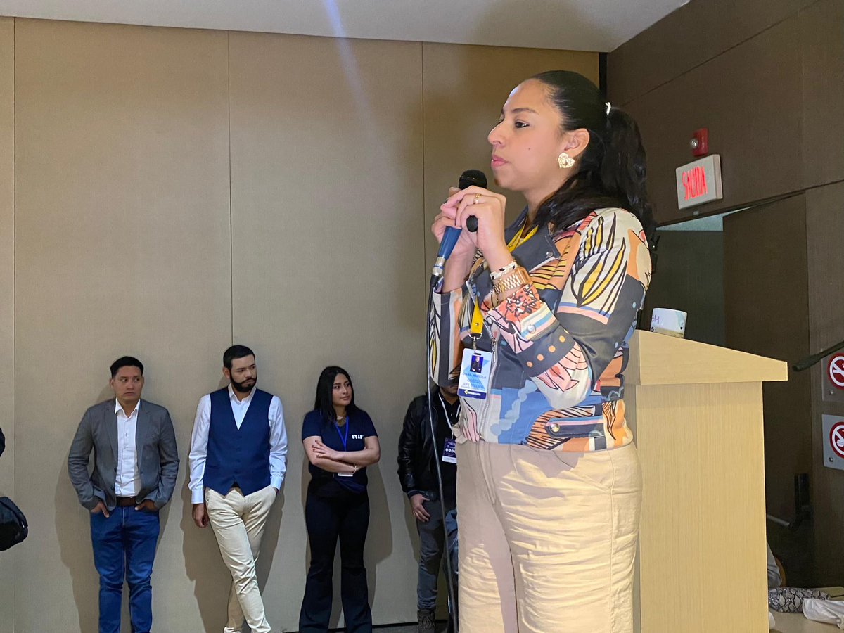 En📍la Cámara de Comercio, estudiantes participaron en Talento Tech, un programa de MinTIC y la Agencia de Empleo Colsubsidio. Mediante bootcamps, prepara nuevos talentos en habilidades digitales, blandas, inglés y proyectos, capacitándolos para el mercado laboral. 💼🌐