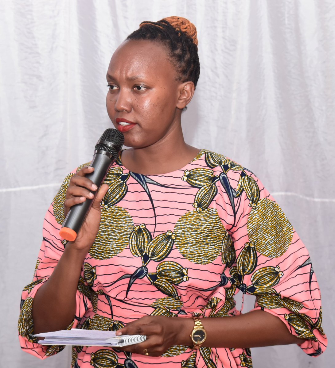 CankuzoProvince's tweet image. 2/n. Ce projet qui prend fin en août 2024 est financé par l&apos;ambassade de France au Burundi via son projet #PISCCA à hauteur de 120millions fbu. Les 54 femmes ont bénéficié de formatº en couture &amp;amp; des matériels dont les machines à coudre  selon le représentant de l&apos; ALCP-URUMURI.