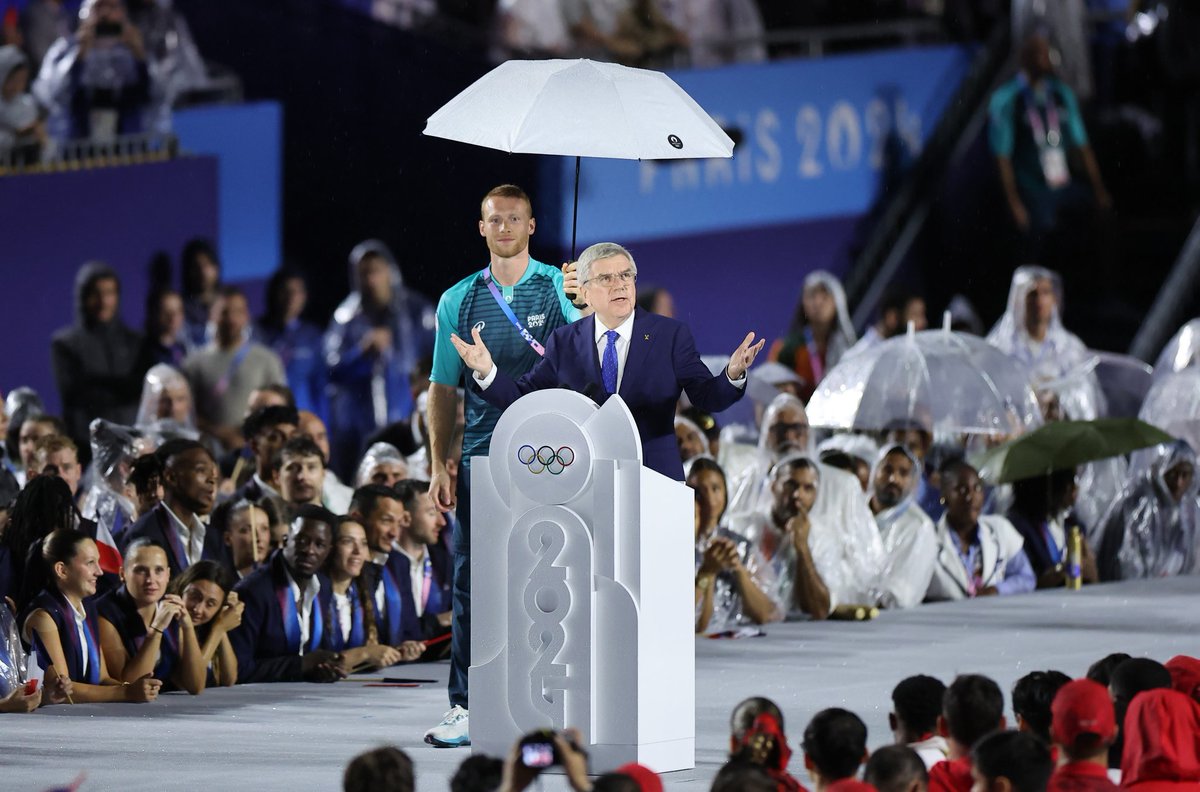 perisolmpic's tweet photo. #Paris2024 #OpeningCeremony #paris2024olympics "Let us celebrate this Olympic spirit of living life in peace, as the one and only humankind, united in all our diversity."

-Thomas Bach, President of the International Olympic Committee

#Paris2024    #OpeningCeremony https://t.co/Pz27wtW6kP