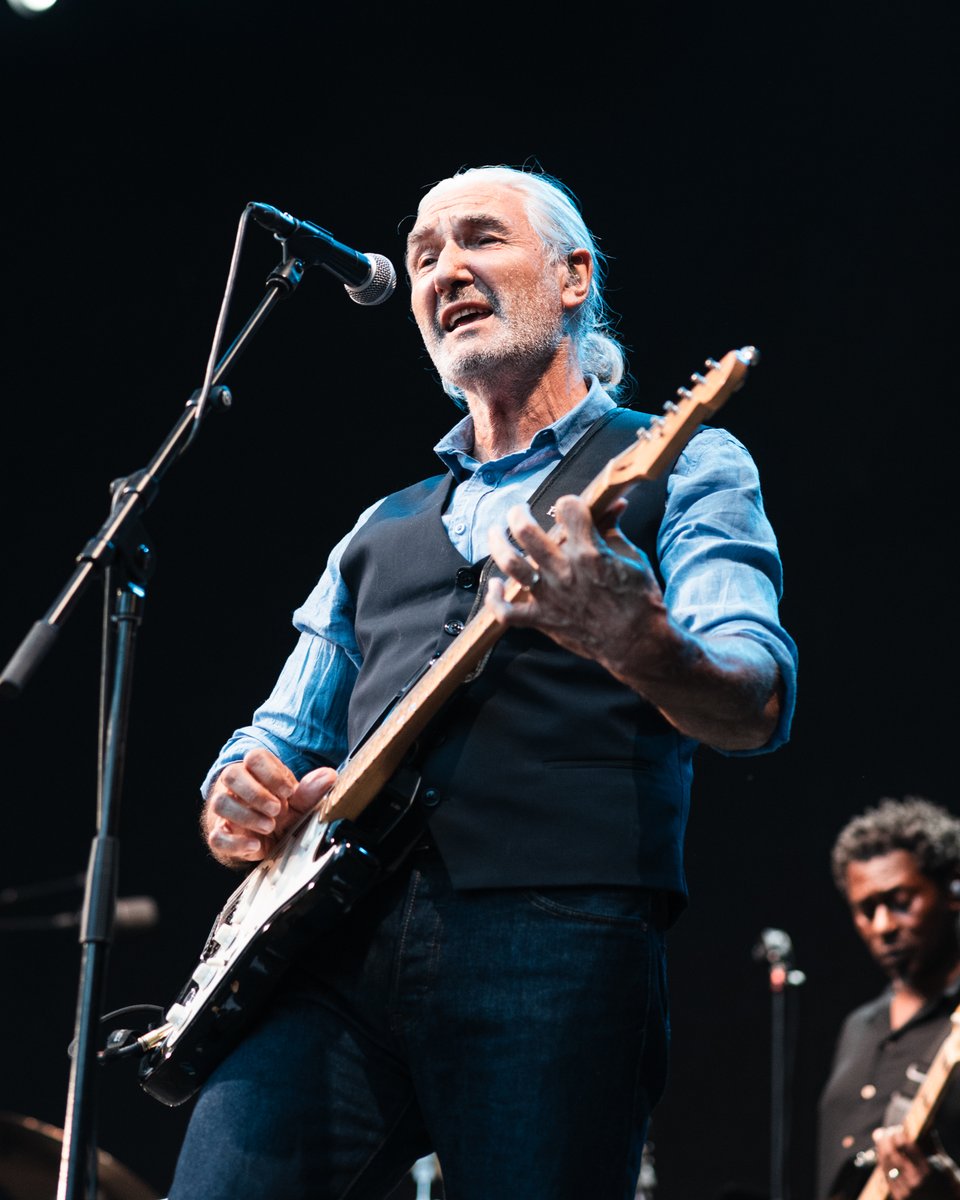DBTL_Festivaali's tweet photo. Dire Straits Legacy kajautti ilmoille melkoista klassikko-osastoa Turun Tuomiokirkkopuiston DBTL-illassa 👌🎶 I want my MTV!

#dbtl #dbtl2024
📷: Valtteri Hentilä / United Festivals Oy https://t.co/fMO5xa683J