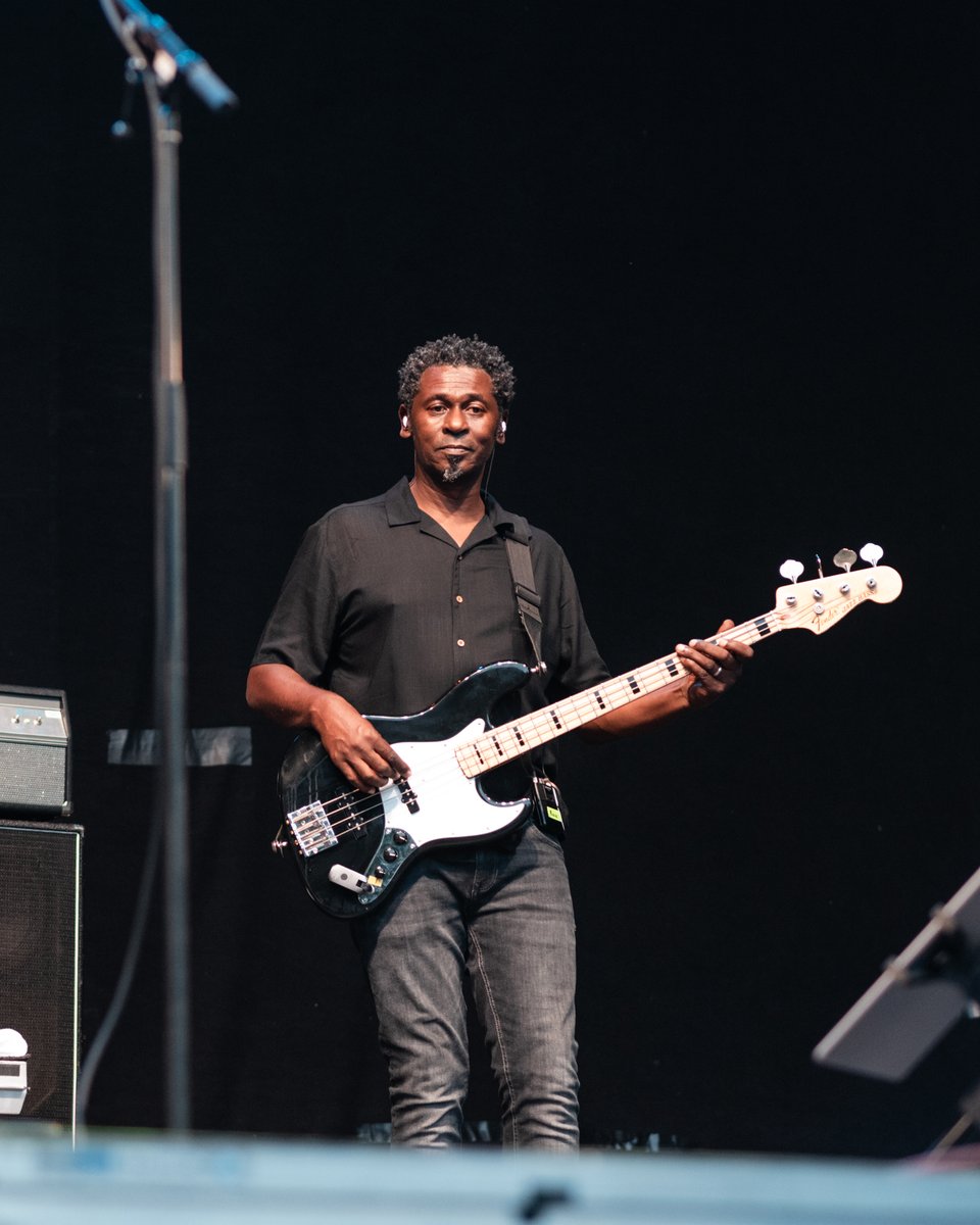 DBTL_Festivaali's tweet photo. Dire Straits Legacy kajautti ilmoille melkoista klassikko-osastoa Turun Tuomiokirkkopuiston DBTL-illassa 👌🎶 I want my MTV!

#dbtl #dbtl2024
📷: Valtteri Hentilä / United Festivals Oy https://t.co/fMO5xa683J
