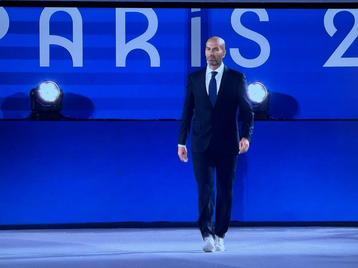 Zizou comme n’importe quel Parisien qui prend les transports en commun arrive avec 3h de retard à son boulot. #Paris2024