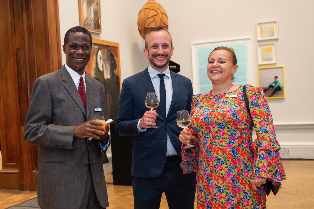 Ifan Stephens (@ifanstephens) on Twitter photo Last night we had a glorious time at the <a href="/RoySocChem/">Royal Society of Chemistry</a> summer party <a href="/royalacademy/">Royal Academy</a>. Wonderful to meet president elect Robert Mokaya <a href="/sheffielduni/">The University of Sheffield</a>. Thanks to <a href="/titiricigroup/">Magda Titirici</a> for letting me be her +1. Last night we had a glorious time at the <a href="/RoySocChem/">Royal Society of Chemistry</a> summer party <a href="/royalacademy/">Royal Academy</a>. Wonderful to meet president elect Robert Mokaya <a href="/sheffielduni/">The University of Sheffield</a>. Thanks to <a href="/titiricigroup/">Magda Titirici</a> for letting me be her +1.