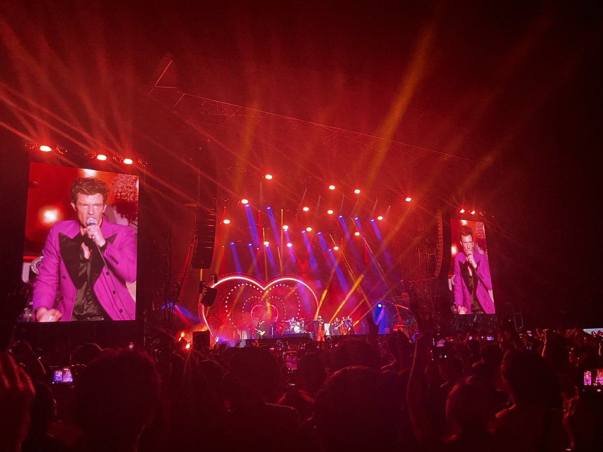 BigbrotherU2's tweet photo. Somebody told me からのスタートはマジヤバかった！

#FUJIROCK2024 
#thekillers https://t.co/VXonmN0NBv