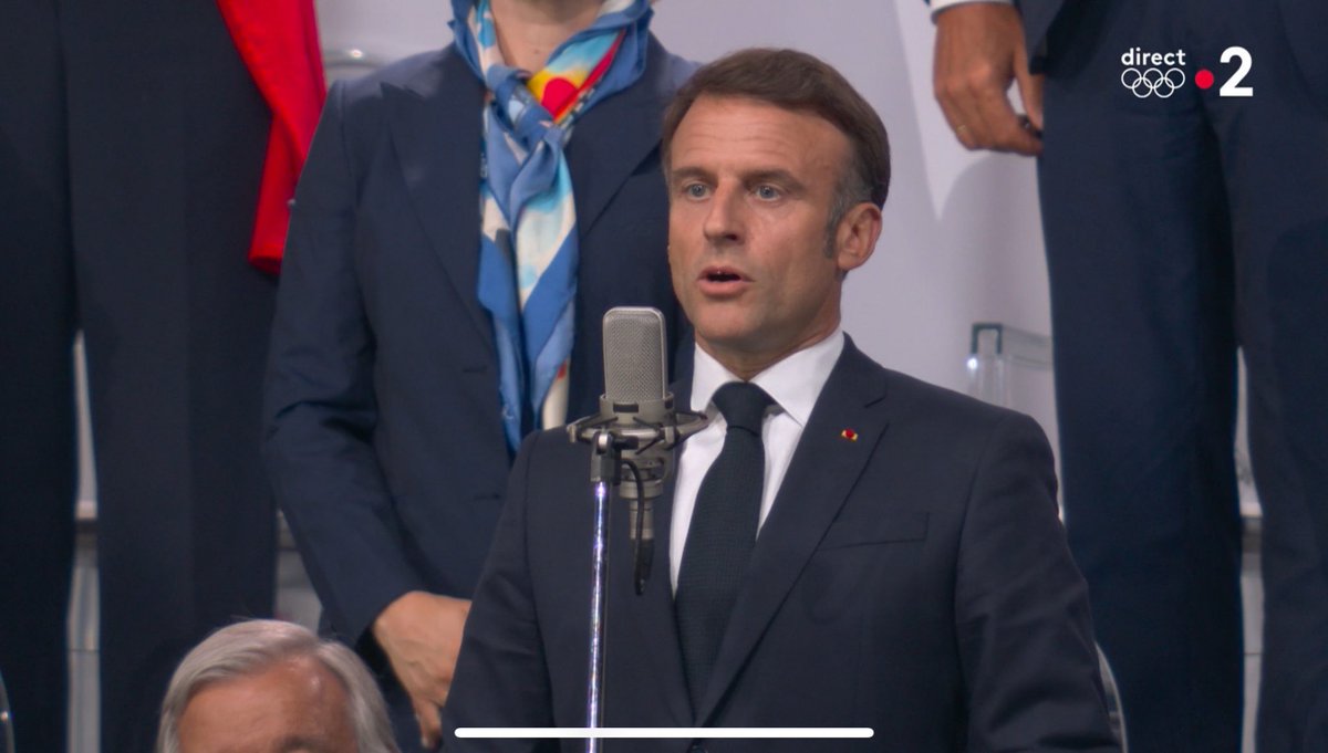 🚨 Emmanuel Macron vient de sortir son premier freestyle en direct des Jeux Olympiques de Paris 2024 !