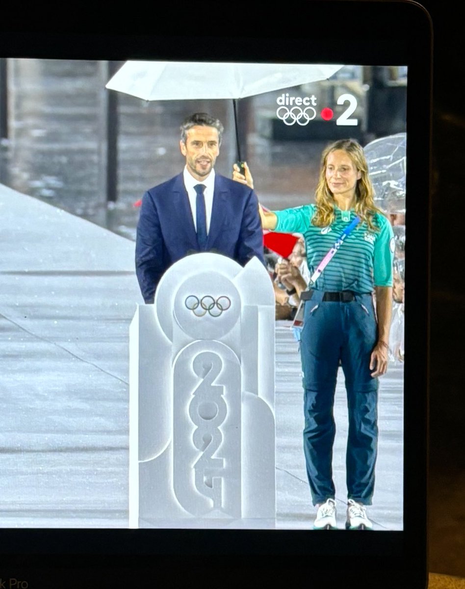 Tout va bien. Monsieur est bien au sec. 
#JO2024