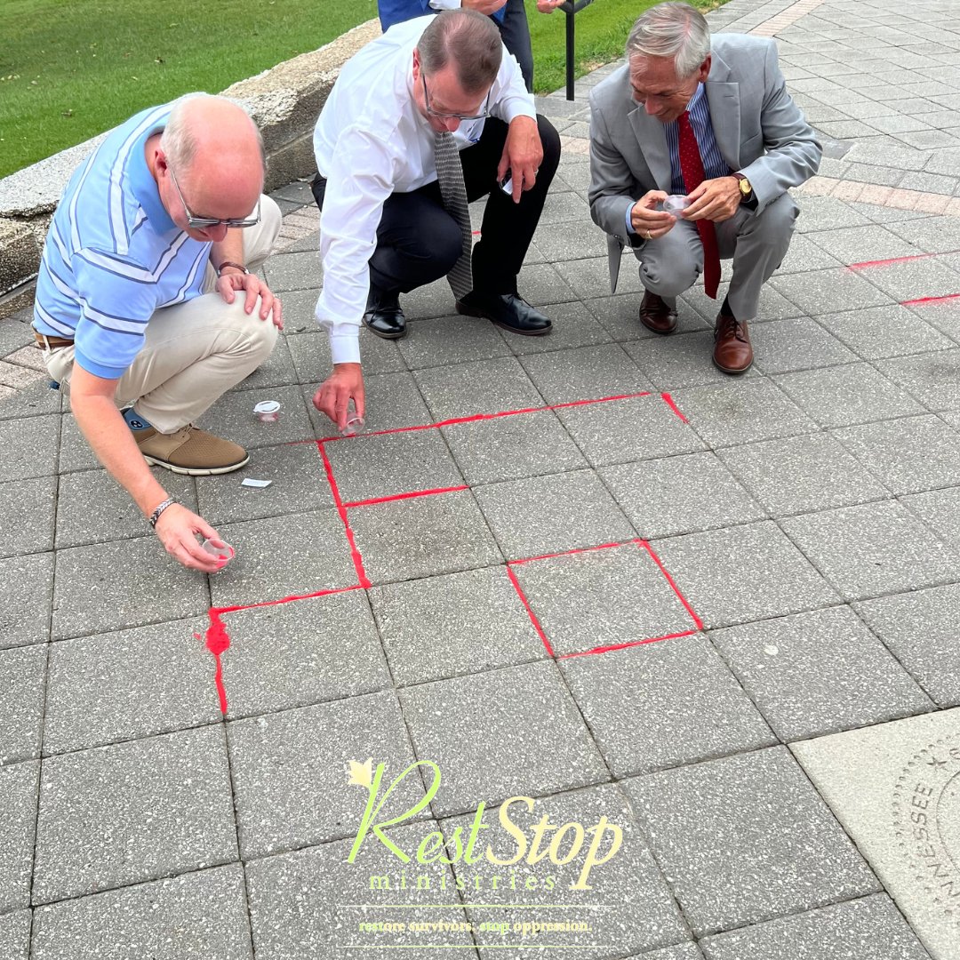reststopmin's tweet image. #RedSandProject brings awareness to human trafficking. Each grain of red sand represents victims who fall through the cracks of society. 💢

Watch our social media next week for Red Sand moments. YOU can join the movement by simply sharing our posts. See it. Share it. End it! 🛑
