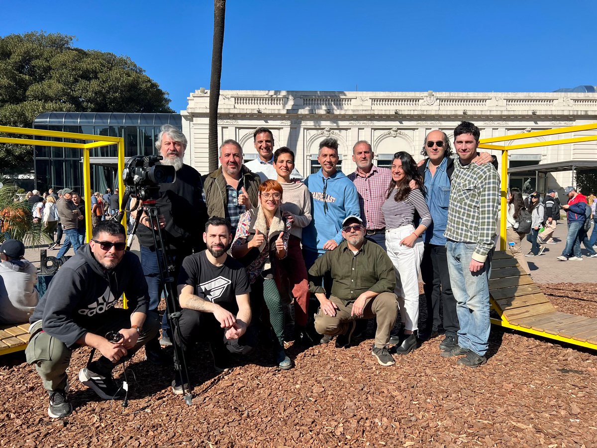 Sabes que si . Lookazoooo …
Que placer hacer estos especiales con este equipazo !!!!! para <a href="/CanalCiudadBA/">Canal de la Ciudad</a> 
<a href="/soyekel/">Ekel Marich</a> <a href="/monilavalle/">monica lavalle</a> 
<a href="/e_cura/">Eduardo Cura</a>