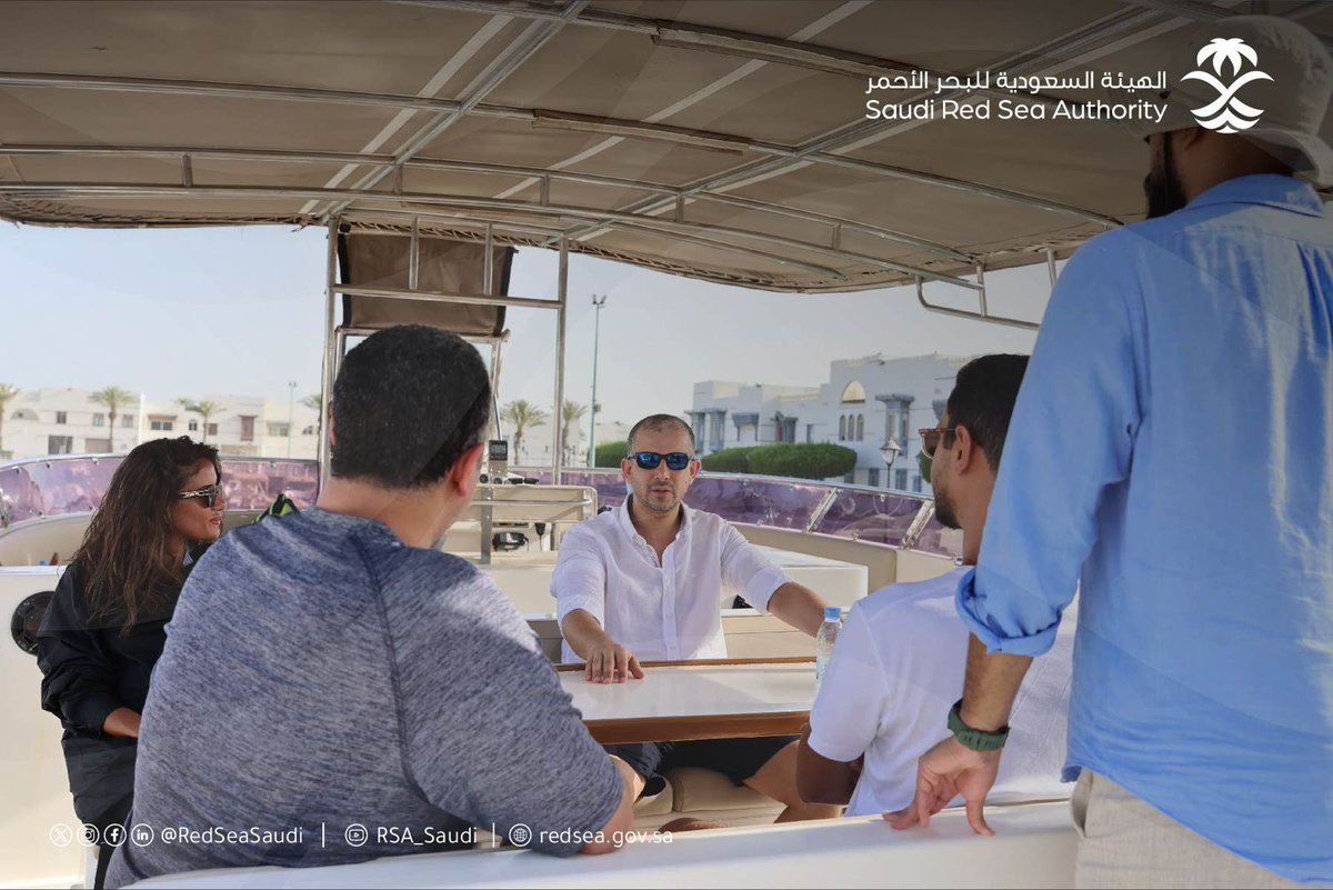 RedSeaSaudi's tweet photo. بمنظومة أمان وسلامة متكاملة مع شركائنا؛ نمكّن تجارب وأنشطة بحرية استثنائية وممتعة للسياح في #البحر_الأحمر للاستمتاع بأجواء #صيف_السعودية🌊 https://t.co/kboTP6YWp8