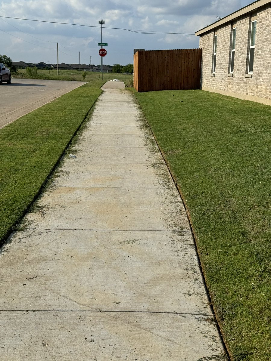 brotha_rhodes's tweet photo. One thing I’ve taught my son to do, is GRIND. For 6 years , he’s done lawn care in the spring & summer. At 17, @BJRho3 is part owner of #YardGuys https://t.co/o5SdpHZy4a