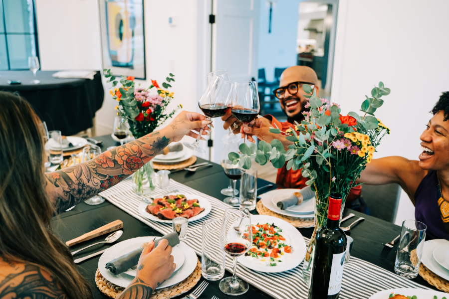 We love seeing guests enjoying a wonderful private chef experience! You just can't beat these smiles! 🖤

📷: @amberlinnphotog
🍽️: @chefamberevans
📍: <a href="/cavallo/">cinzia</a>.ranch