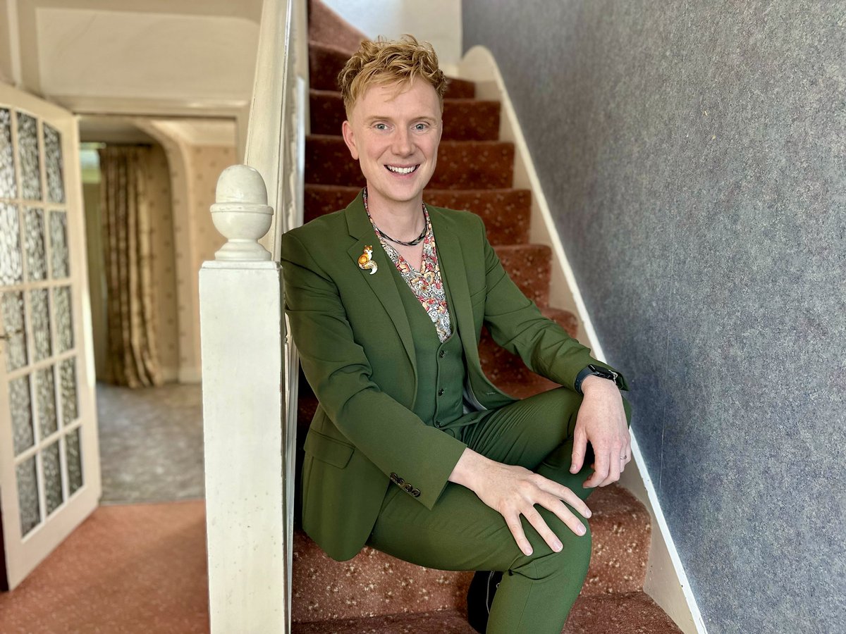 HOMES UNDER THE HAMMER 🏠 

Pass me a sturdy boot and a hard hat, I’m joining Homes Under the Hammer on BBC One ⭐️ 

bbc.com/mediacentre/20…