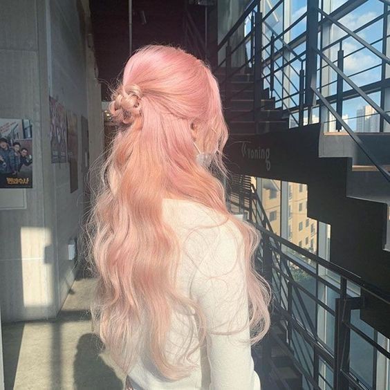 emilicoluv's tweet photo. você pintaria o seu cabelo de rosa por 20 mil reais? https://t.co/mxWavtABON