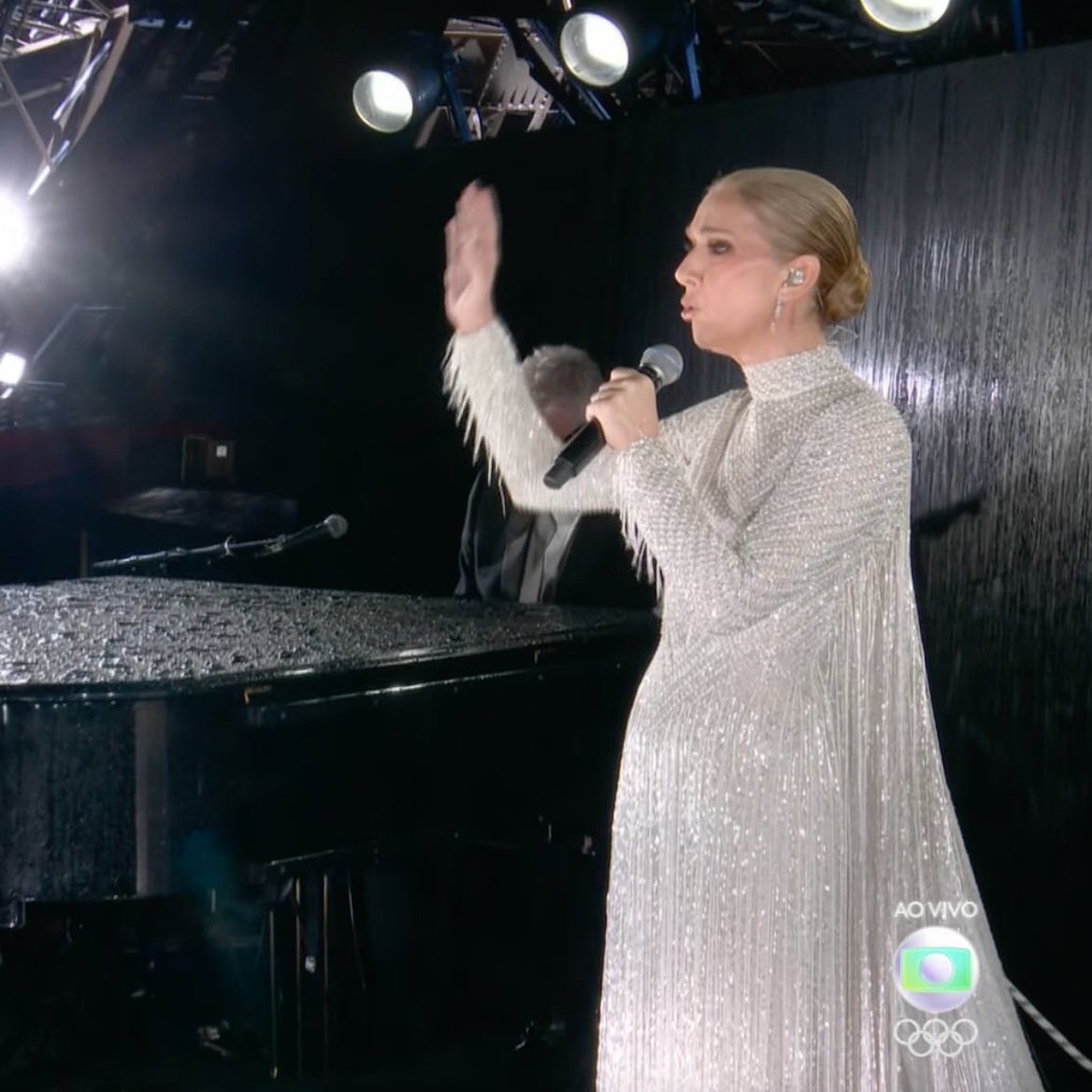 choquei's tweet photo. CÉLINE DION! ❤️ #Paris2024 #Olympics #CerimôniaDeAbertura https://t.co/ARnZq97I1R