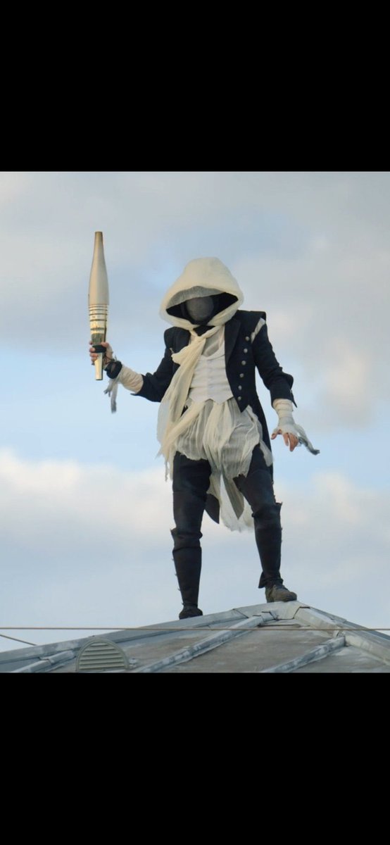 raphael3810's tweet image. Force a tous celle es ceux qui attendez impatiemment de voir qui se caché derrière ce mec on sais fais bz 😂💀 #ceremoniedouverture