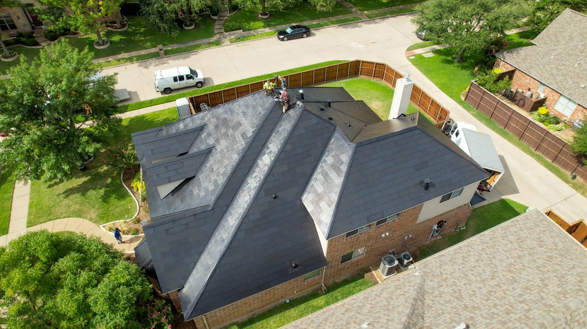 GoodFaithEnergy's tweet image. Check out our latest @teslaenergy solar roof installation in Carrollton, Texas! It’s coming together beautifully.

 #Tesla #SolarRoof #CarrolltonTX #RenewableEnergy #Solar #TeslaRoof