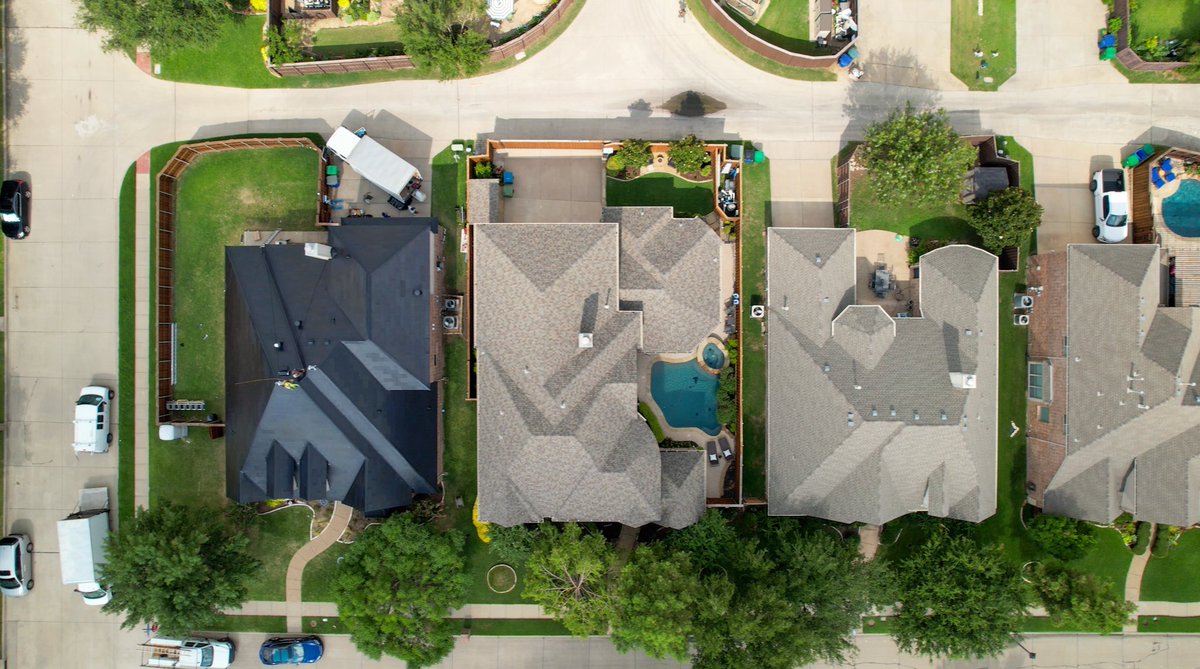 GoodFaithEnergy's tweet image. Check out our latest @teslaenergy solar roof installation in Carrollton, Texas! It’s coming together beautifully.

 #Tesla #SolarRoof #CarrolltonTX #RenewableEnergy #Solar #TeslaRoof