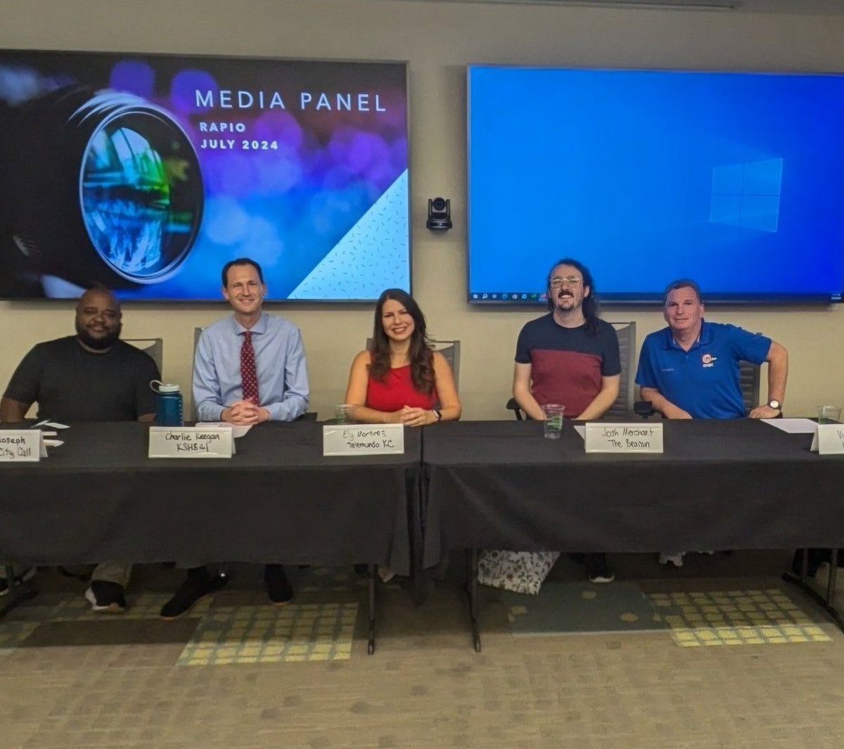 DawnKansasGas's tweet photo. Enjoyed today’s RAPIO meeting! Valuable networking and best practice exchange among regional PIOs. A diverse panel of media experts from @KSHB @kmbc @thecallnews @thebeaconKC and @TelemundoKC shared insights on media collaboration. 📺📻 https://t.co/hmfYbUHfx6