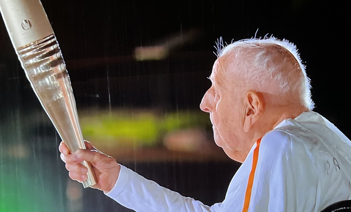 This guy was 28 years old when the Opening Ceremony started!
#OpeningCeremony 
#OlympicGames 
#Olympic2024
