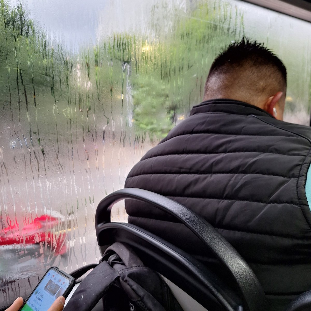 raya_sandra's tweet photo. @andreslajous  @RosarioCastroE   Viajando en el #metrobús  #linea7 y el conductor  no pone el aire acondicionado,no responde si está descompuesto o qué.  Pésimo servicio. https://t.co/76UBK4CBuI