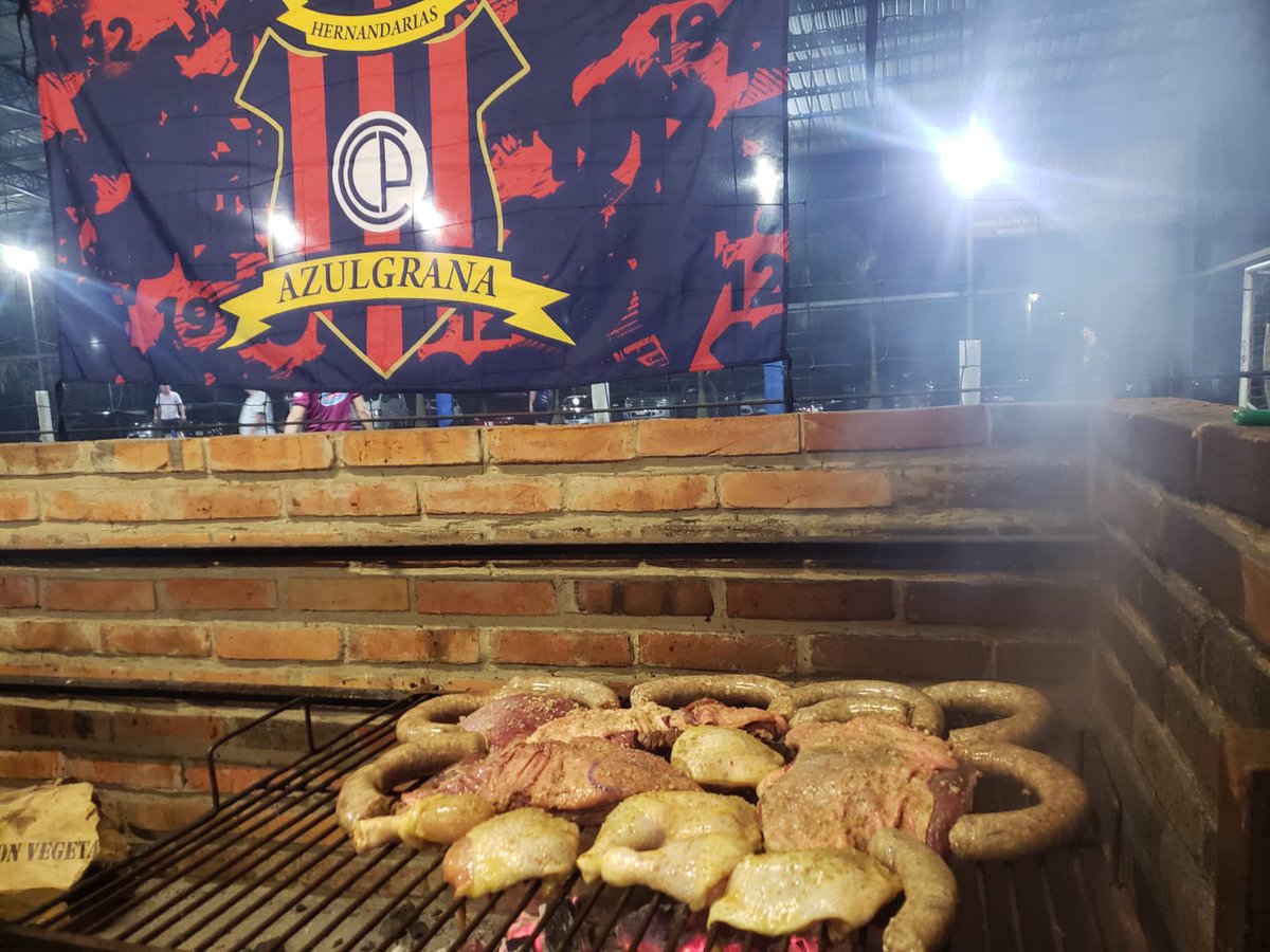 Hagamos nosotros un lindo viernes… a pesar de 😥 🔴🔵💔cambiemos de tema. 
Festejo de los cumpleaños del mes 🎂