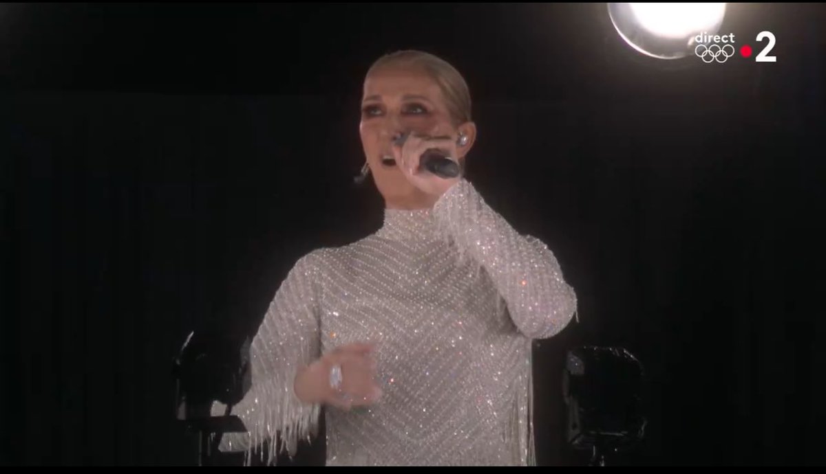 🇫🇷 Après ce soir, je ne vois qu’un premier ministre en mesure d’unir ce pays : 

Céline Dion.