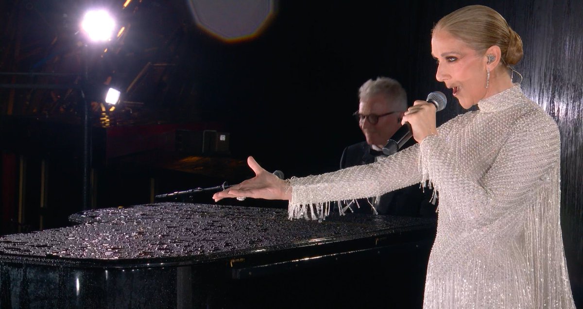 Nickmandirola's tweet photo. No, no estoy llorando. 😭
Celine Dion #ceremoniedouverture #CeremoniaDeApertura #Olimpiadas2024 https://t.co/lVRYnzQmPj