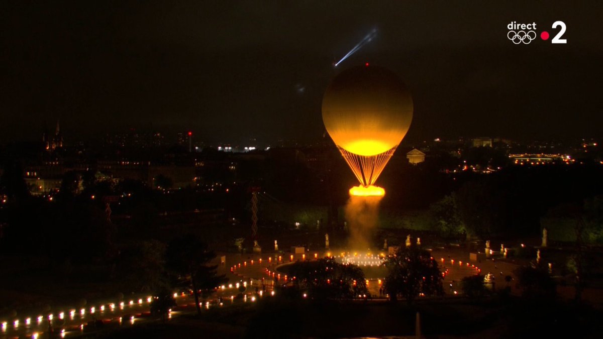 valeryamorini's tweet photo. Il crossover perfetto tra la Morte Nera e l'occhio di Sauron!
#Paris2024 #ParisOlympics2024 #cerimoniadiapertura https://t.co/04FqCoJTlg