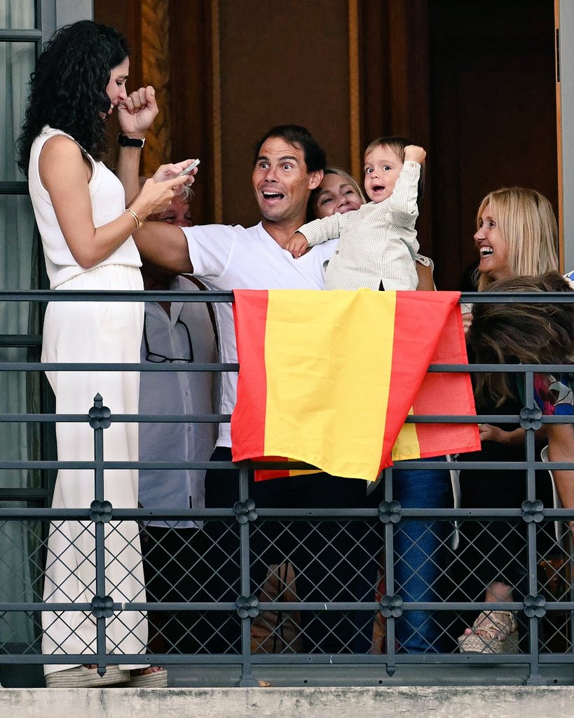 26Navarro26's tweet photo. En general ha sido larga y aburrida con partes que nadie entendía, pero sólo por este momento ha merecido la pena verlo, gran reconocimiento a @RafaelNadal #cerimoniadiapertura https://t.co/J8IEH2h6Vb