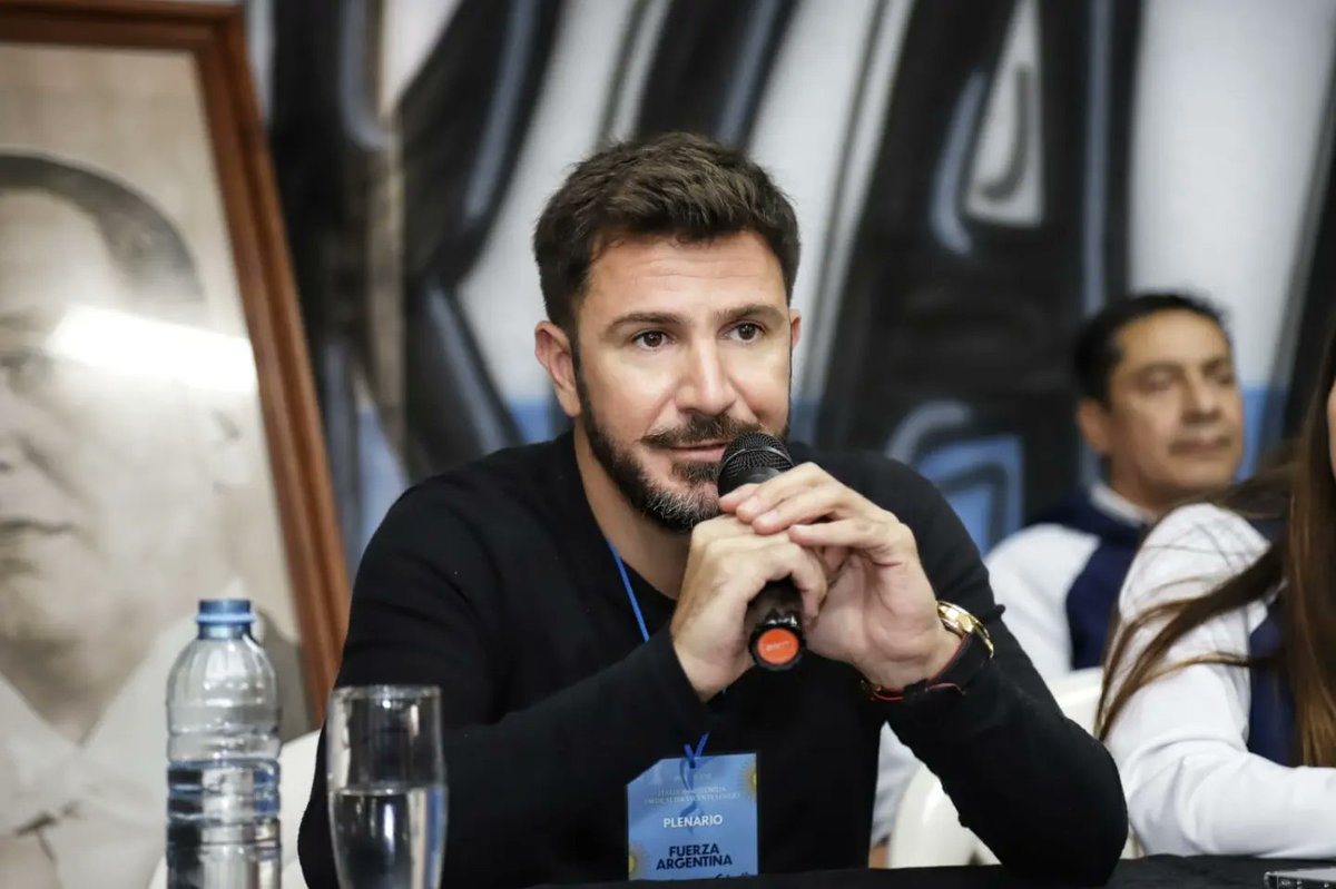 horicalcu's tweet photo. Hoy mas de 150 compañeros de @fuerzaargok debatimos 5 puntos estratégicos para refundar la Argentina y desarrollar Políticas Públicas necesarias para generar trabajo y tener un país productivo e industrializado. https://t.co/ISjJThexTS