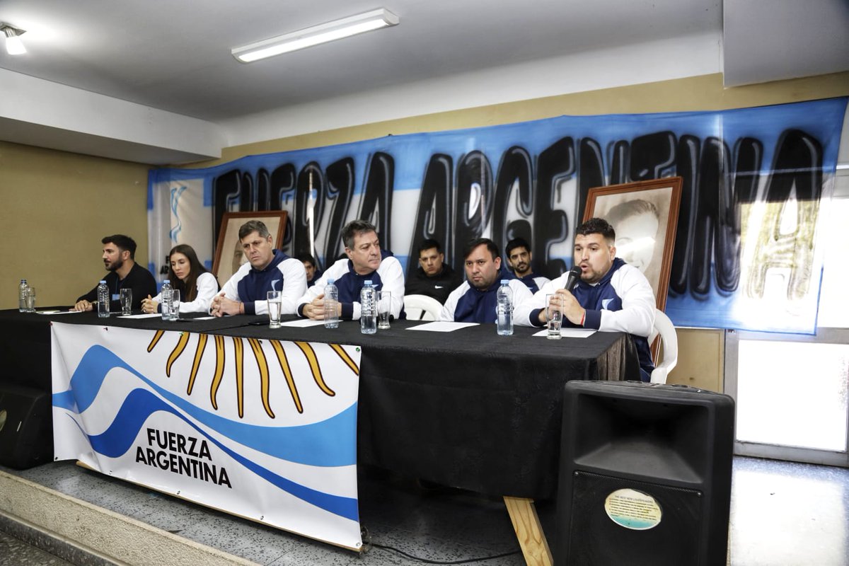 horicalcu's tweet photo. Hoy mas de 150 compañeros de @fuerzaargok debatimos 5 puntos estratégicos para refundar la Argentina y desarrollar Políticas Públicas necesarias para generar trabajo y tener un país productivo e industrializado. https://t.co/ISjJThexTS
