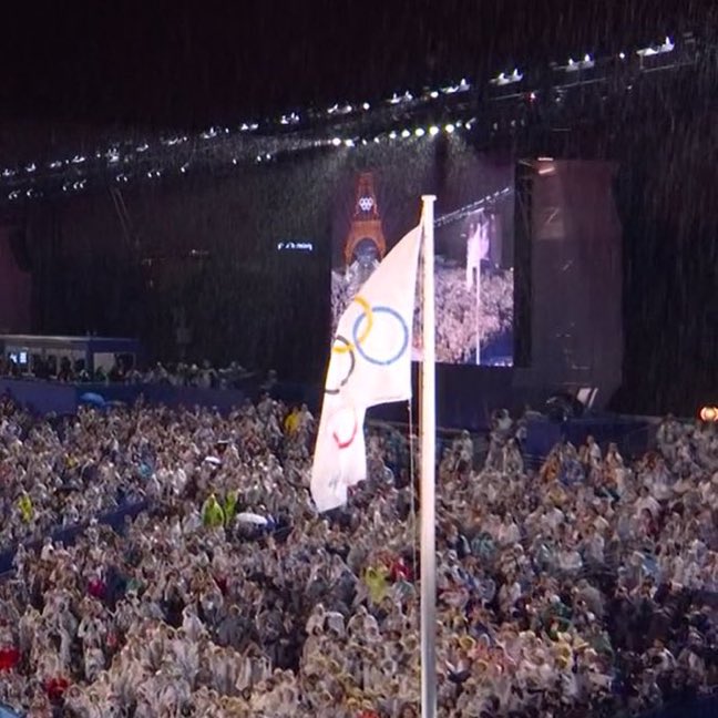 <a href="/Arwenstar/">Nat</a> In keeping with the themes of this #OpeningCeremony the Olympic flag has been raised upside down.
Oh, France get it together.