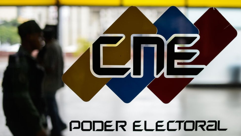 #NoSeVistan No es discrecional ni una prerrogativa de los partidos políticos pretender acreditar, otorgar credenciales, de miembros de mesa a personas de sus organizaciones: Es una facultad del #CNE y la credencial la emite ese organismo.